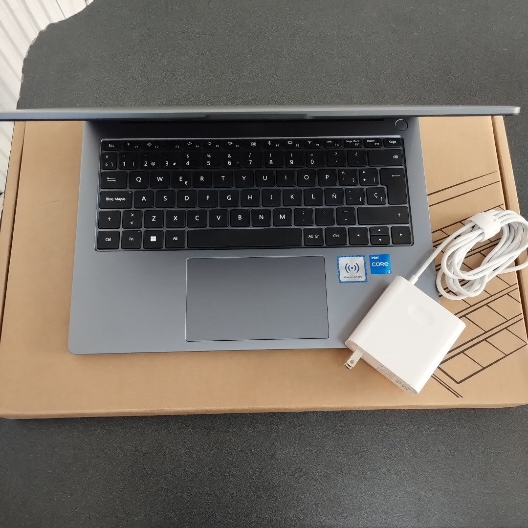LAPTOP HUAWEI MATEBOOK D14 MDF-X (2024) 512 GB SSD 16 GB RAM (SEMINUEVO)