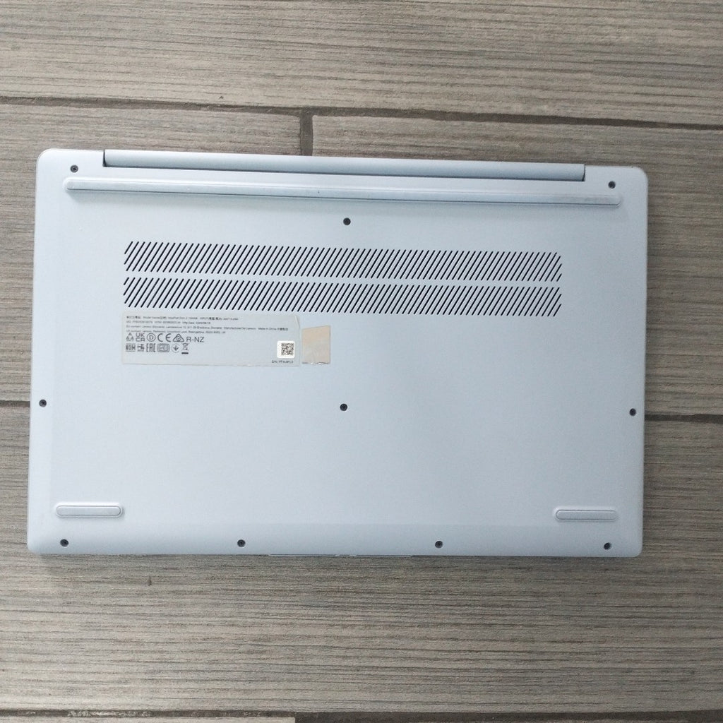 LAPTOP LENOVO IDEAPAD SLIM 3 15IAN8 (2023) 256 GB 8 GB RAM (SEMINUEVO)