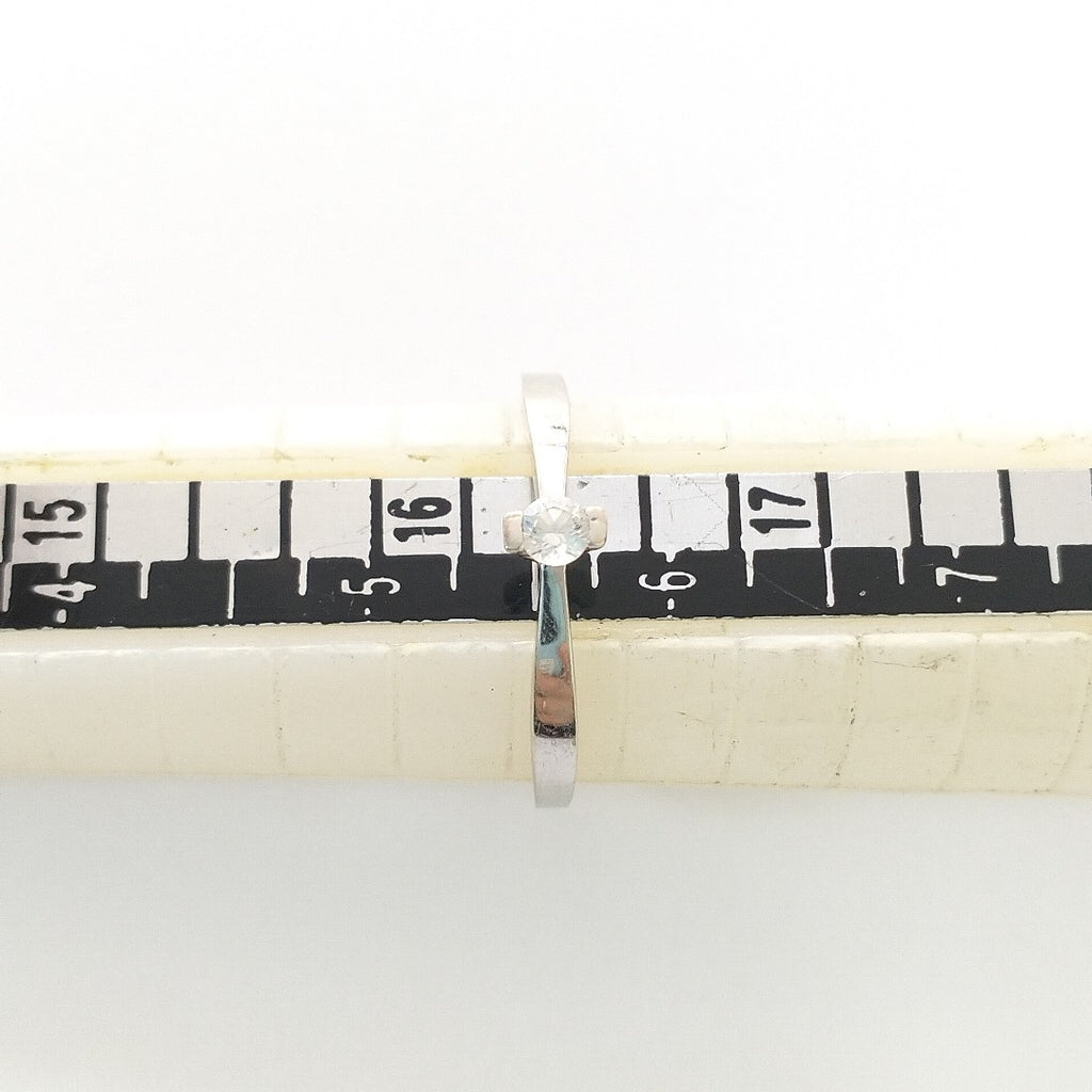 ANILLITO, SOLITARIO ORO BLANCO 14 K 1.1 GRMS (SEMINUEVO)