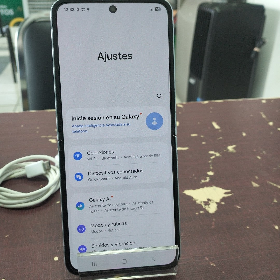 CELULAR SAMSUNG GALAXY Z FLIP 6 SM-F741B (2024) 512 GB 12 GB RAM (SEMINUEVO)