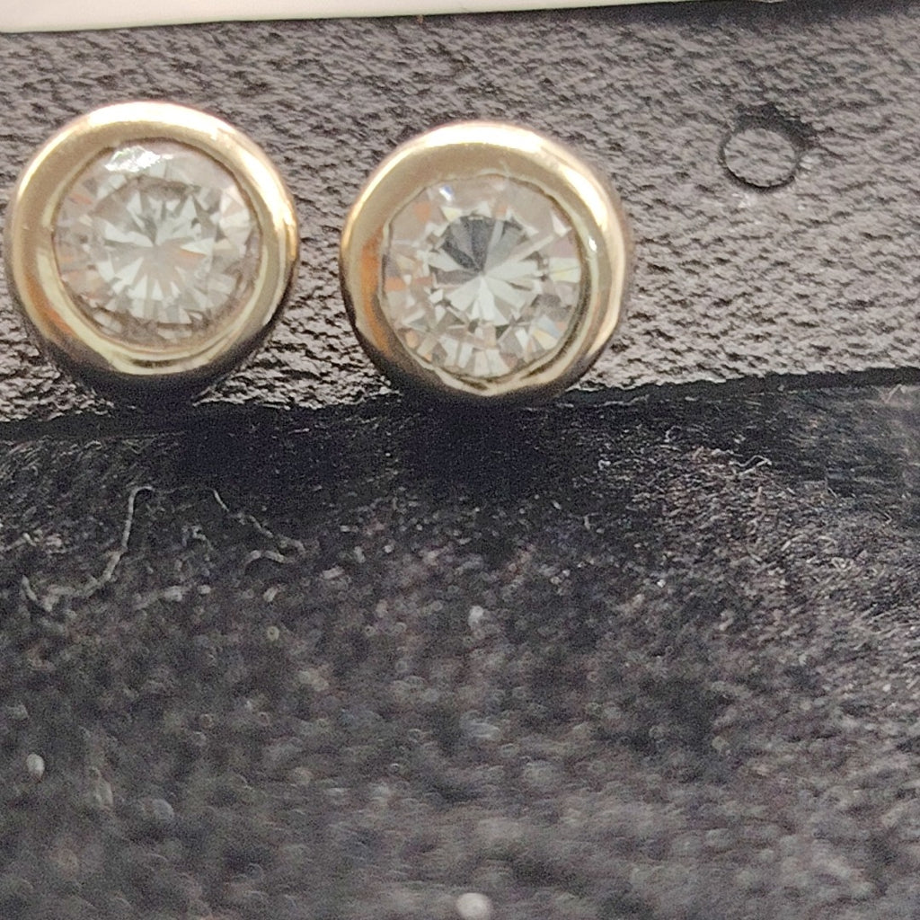 ARETES PAR ORO BLANCO 14 K 2,10 GRMS (SEMINUEVO)
