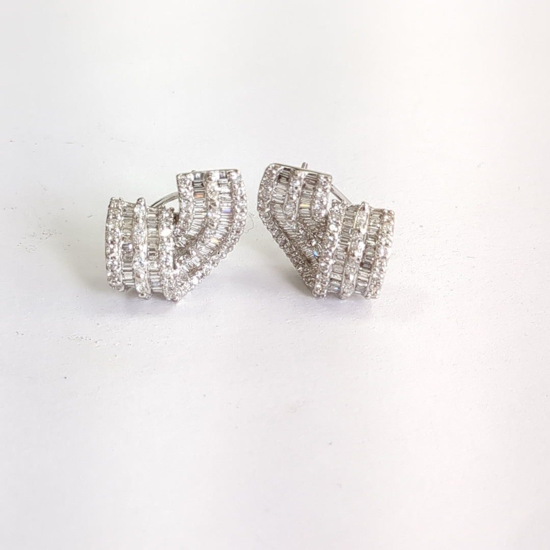 ARETES PAR ORO BLANCO 18 K 11.3 GRMS (SEMINUEVO)