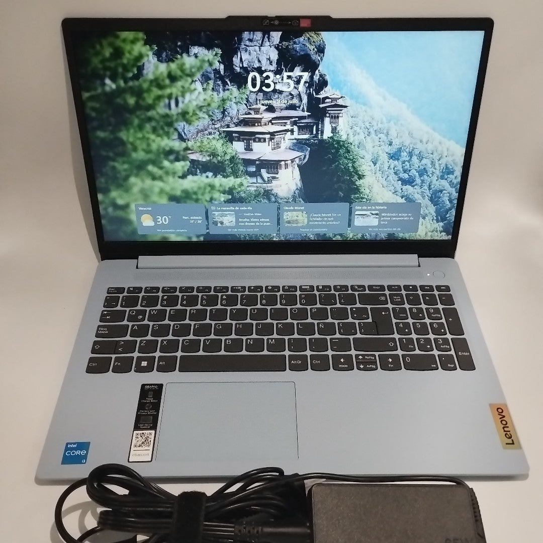 LAPTOP LENOVO IDEAPAD SLIM 3 15IAN8 (2024) 256 GB SSD 8 GB RAM (SEMINUEVO)