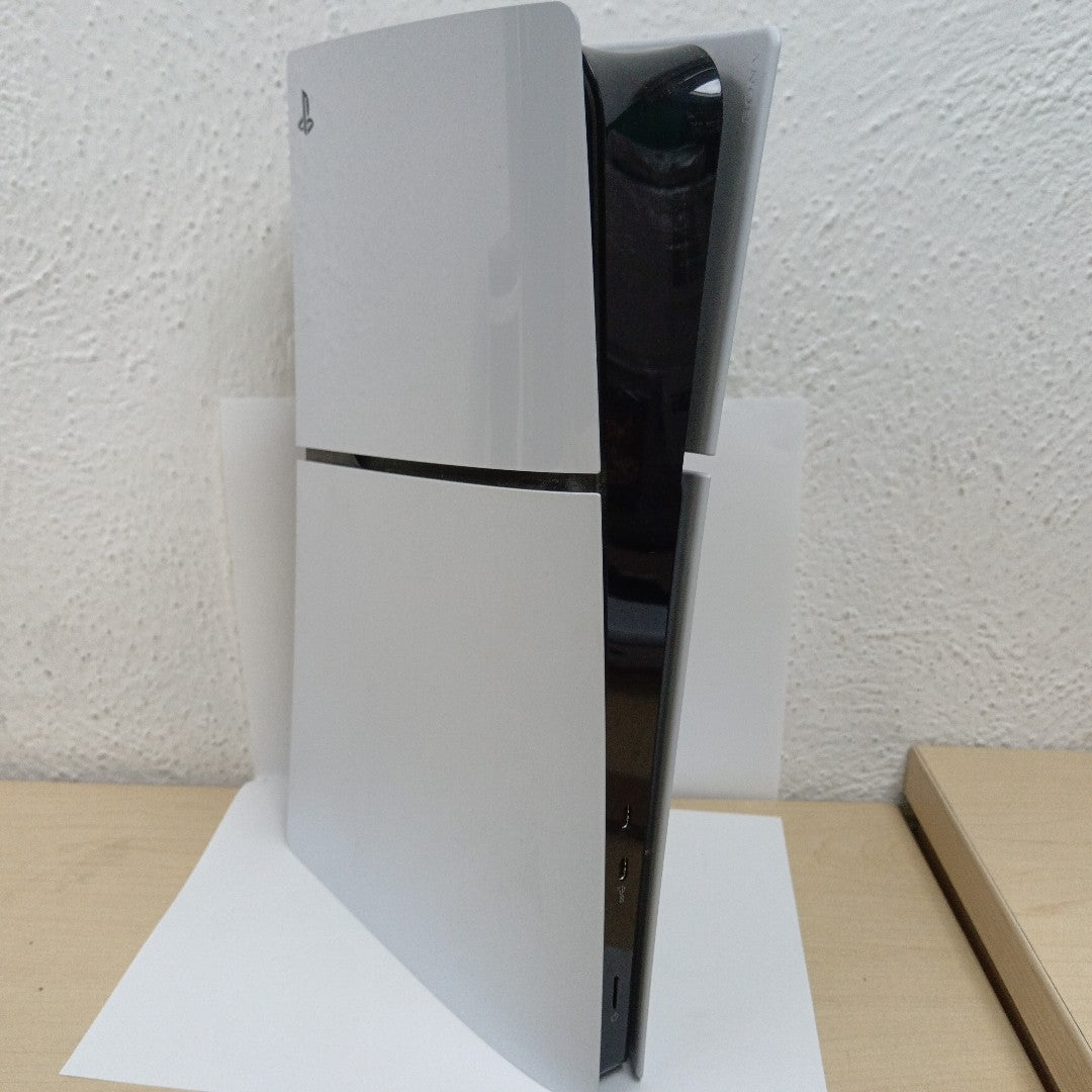 CONSOLA DE VIDEOJUEGO SONY PS5 DIGITAL 825 SSD (SEMINUEVO)