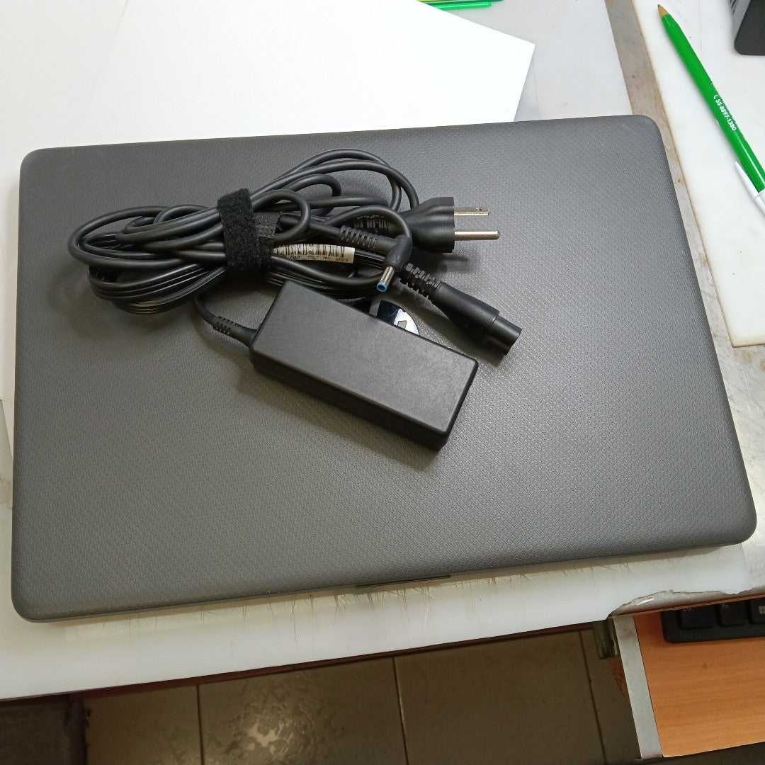 LAPTOP HP 245 G9 (2023) 256 GB SSD 8 GB RAM (SEMINUEVO)
