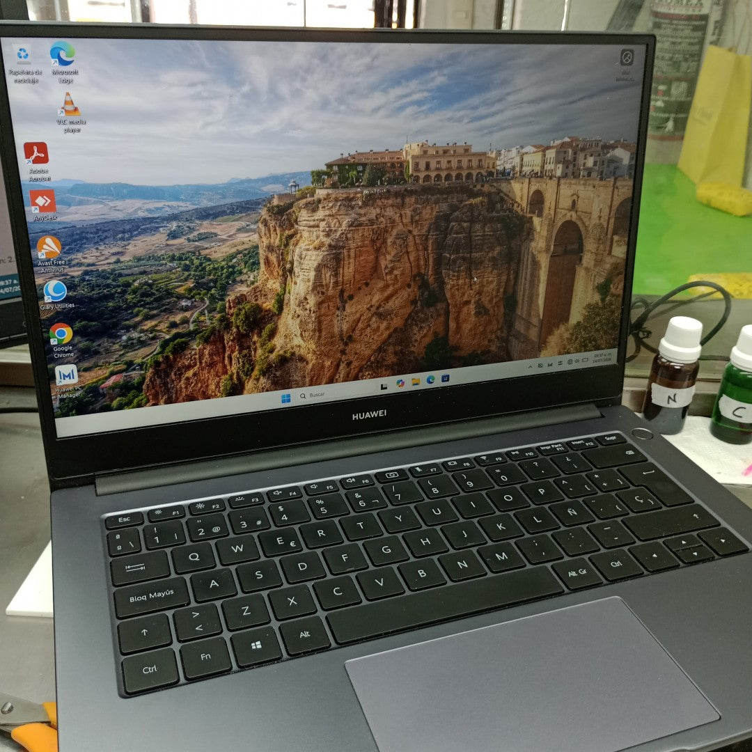 LAPTOP HUAWEI MATEBOOK D14 MDF-X (2024) 512 GB SSD 8 GB RAM (SEMINUEVO)