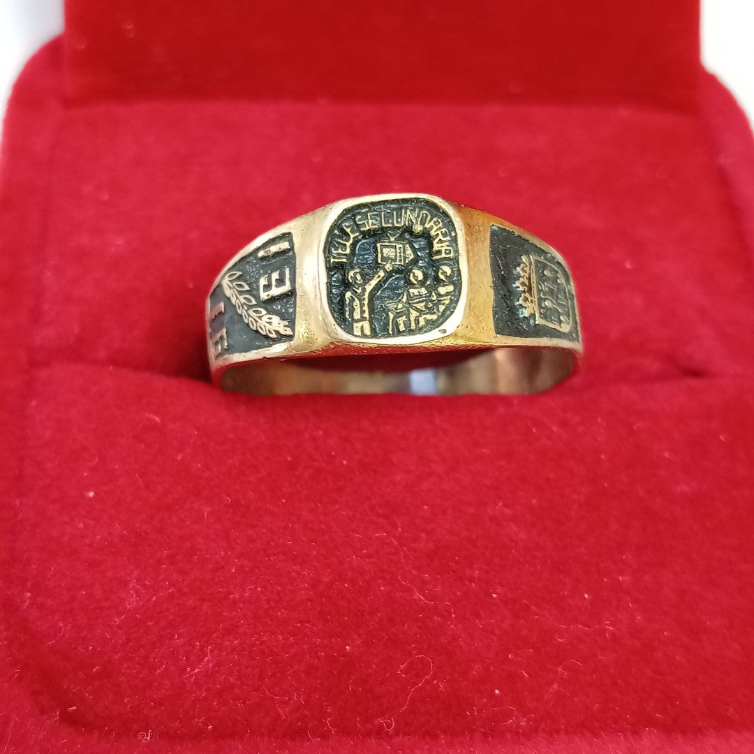 ANILLO DE GRADUACIÓN ORO 8 K 1.9 GRMS (SEMINUEVO)
