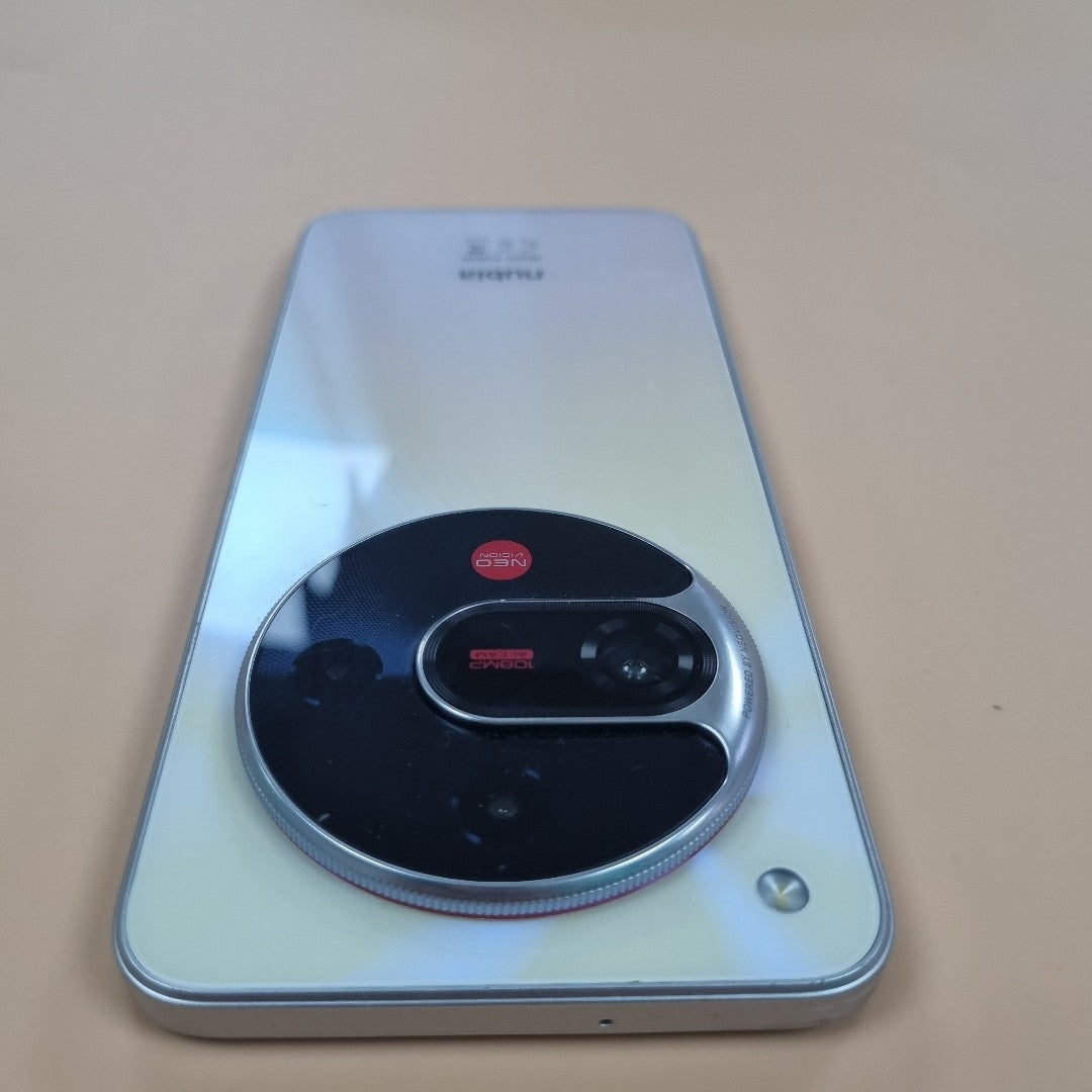 CELULAR NUBIA FOCUS 2 Z2462N (2025) 256 GB 8 GB RAM