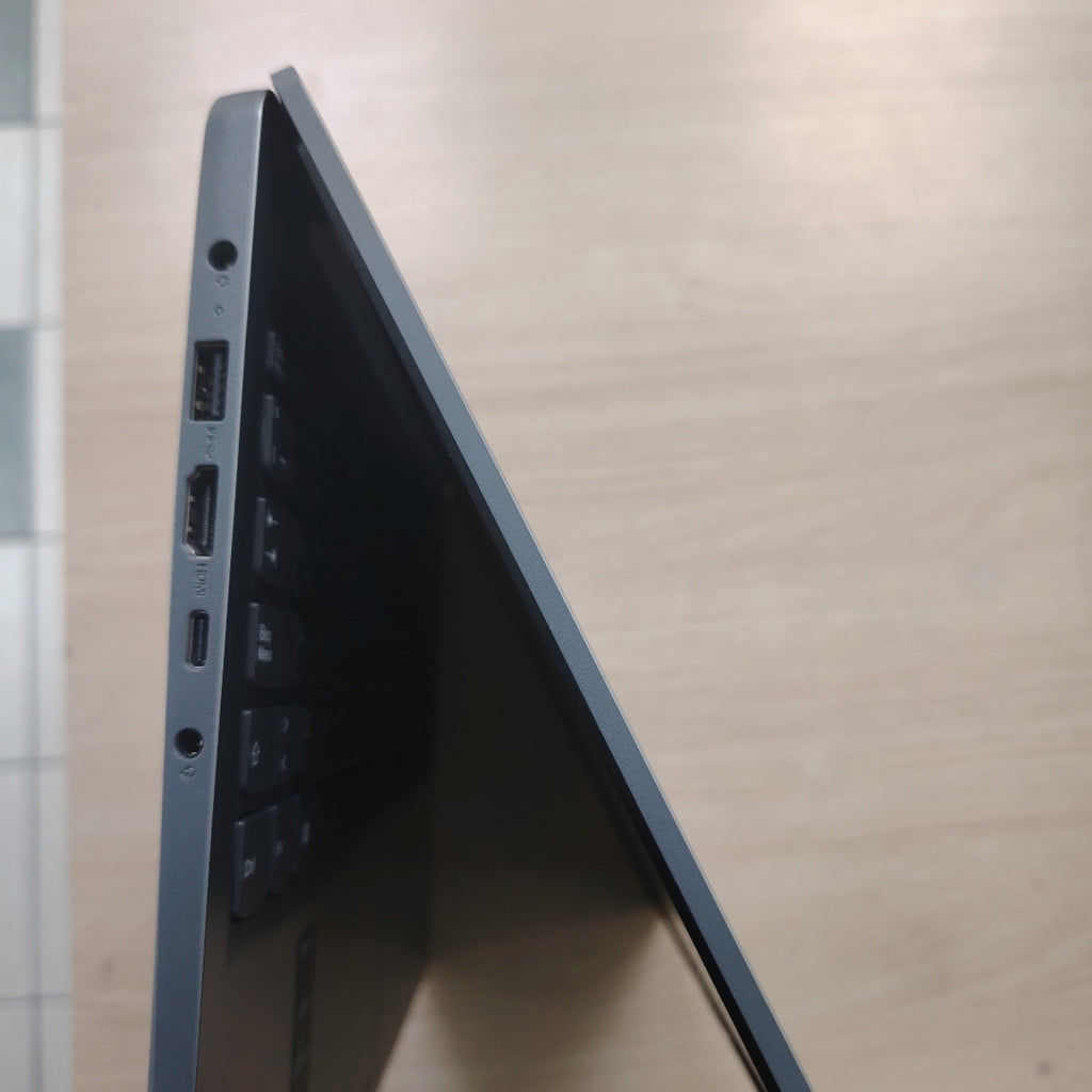 LAPTOP LENOVO IDEAPAD SLIM 3 15IRU8 (2025) 512 GB SSD 8 GB RAM (SEMINUEVO)