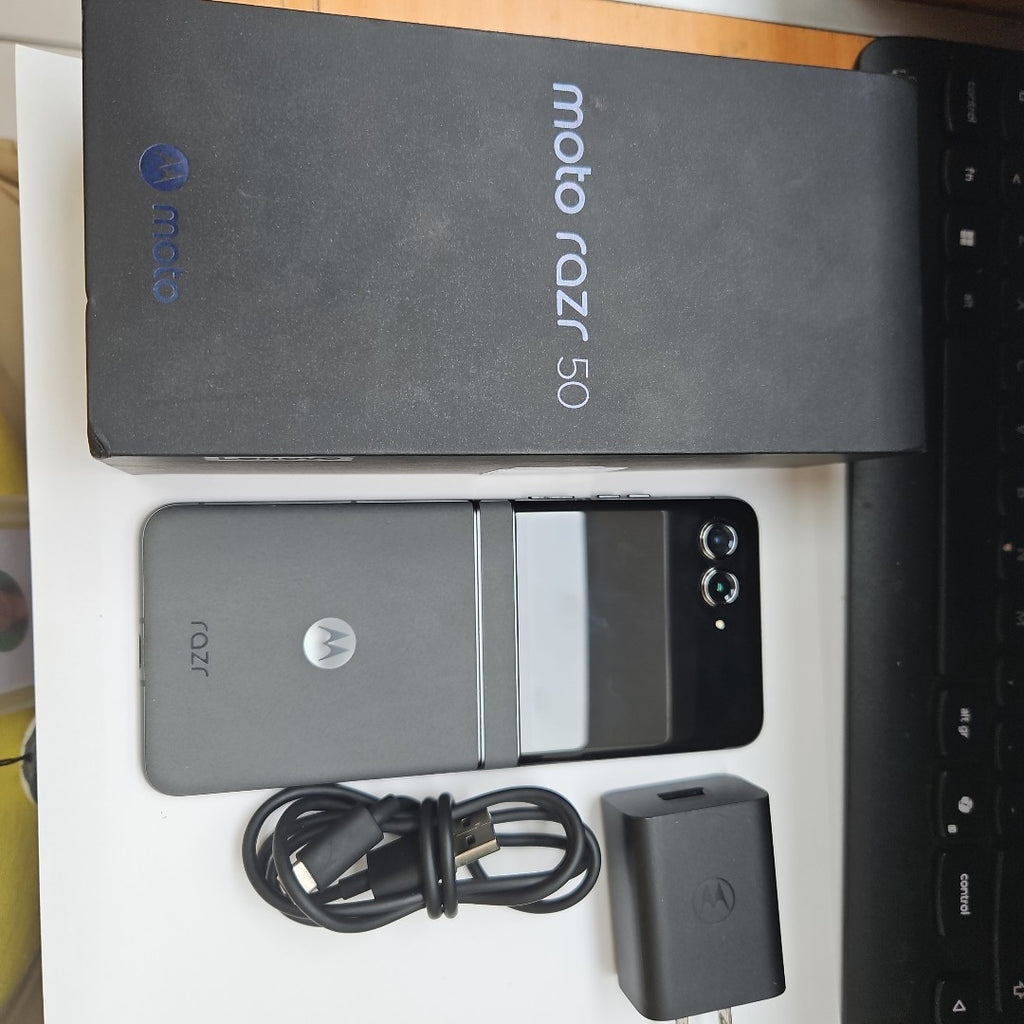 CELULAR MOTOROLA MOTO RAZR 50 XT2453-2 (2024) 512 GB 12 GB RAM (SEMINUEVO)