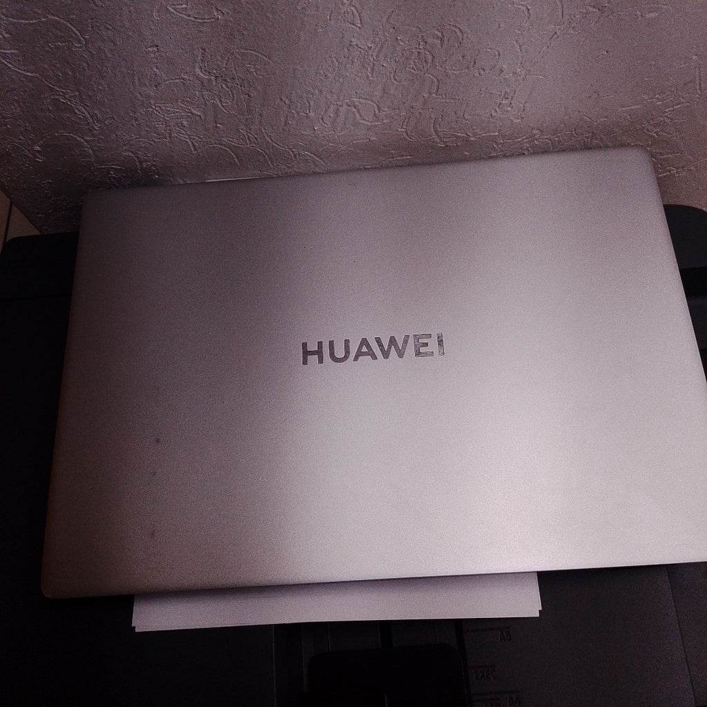 LAPTOP HUAWEI MATEBOOK D16 MCLF-X (2024) 1 TB SSD 16 GB RAM (SEMINUEVO)