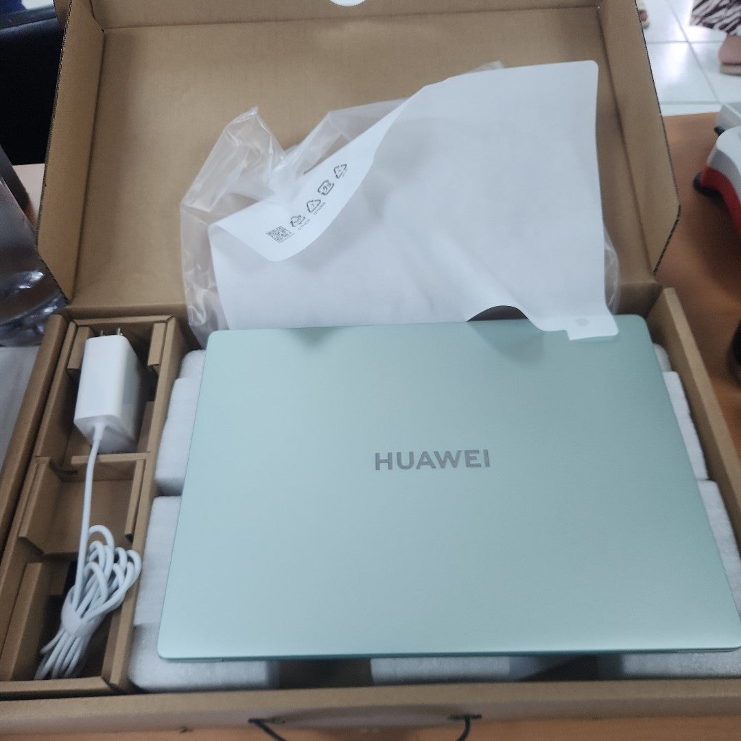 LAPTOP HUAWEI MATEBOOK 14 FLMH-X (2024) 1 TB SSD 16 GB RAM (SEMINUEVO)
