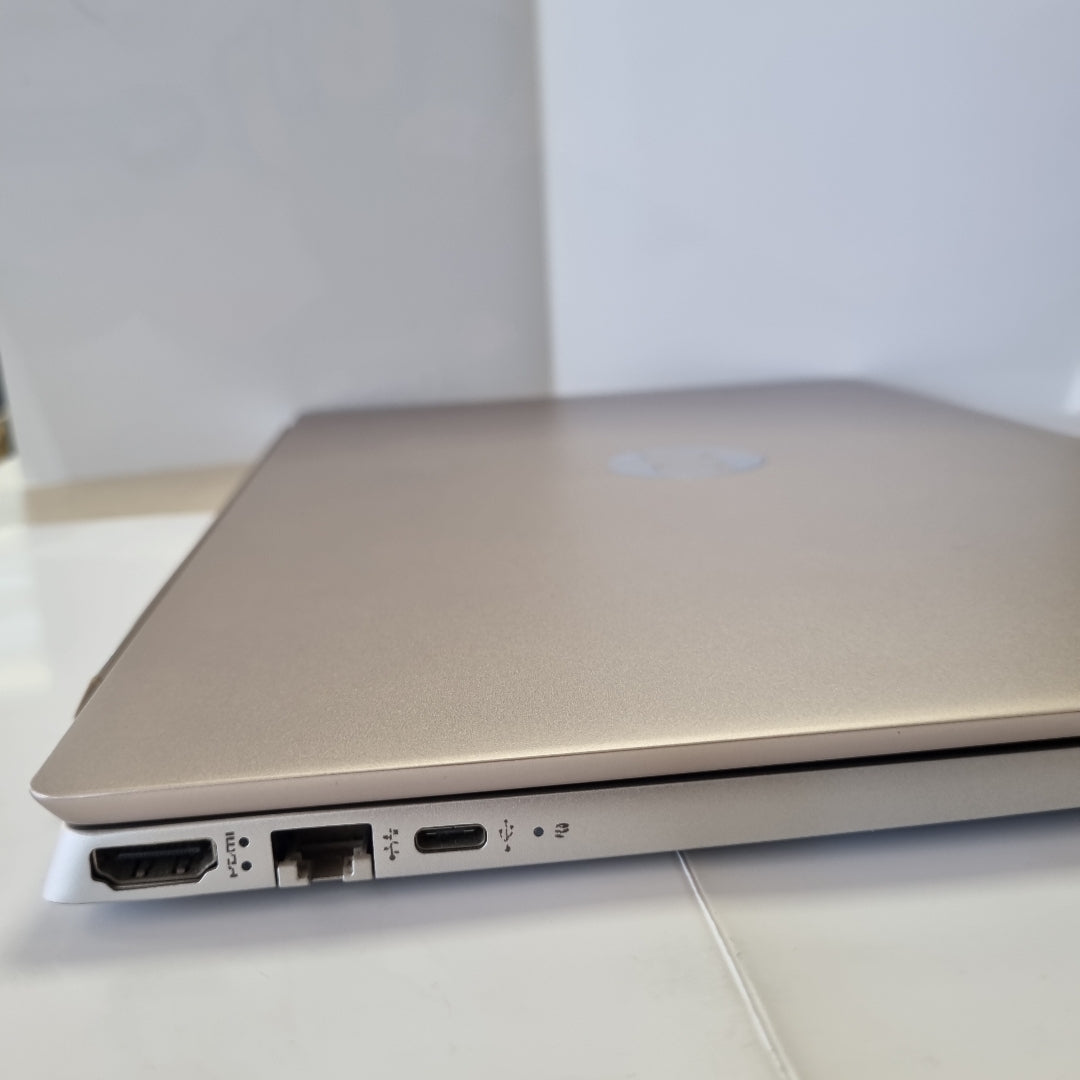 LAPTOP HP PAVILION 15-CW1012LA (2023) 1 TB + 128 GB SSD 12 GB RAM (SEMINUEVO)