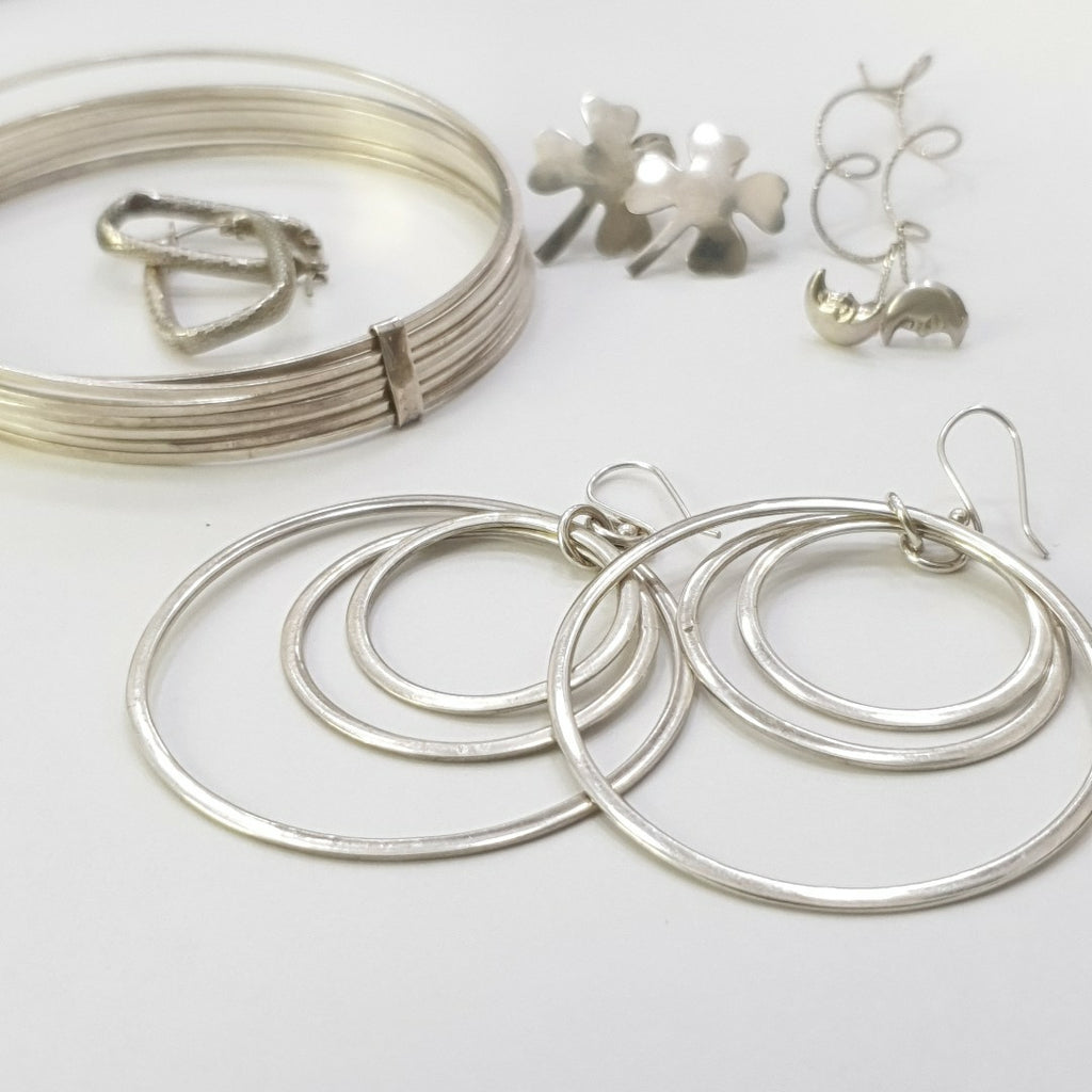 ANILLITO, ANILLO, ARETES PAR, CADENA, CRUCIFIJO, CRUZ, DIJE, PULSERA PLATA 186.1 GRMS (SEMINUEVO)