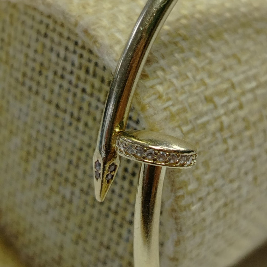 PULSERA RIGIDA ORO 10 K 7.7 GRMS (SEMINUEVO)