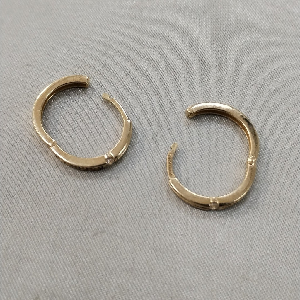 ARETES ARRACADAS LISAS 14K 2.3 GR (NUEVO)