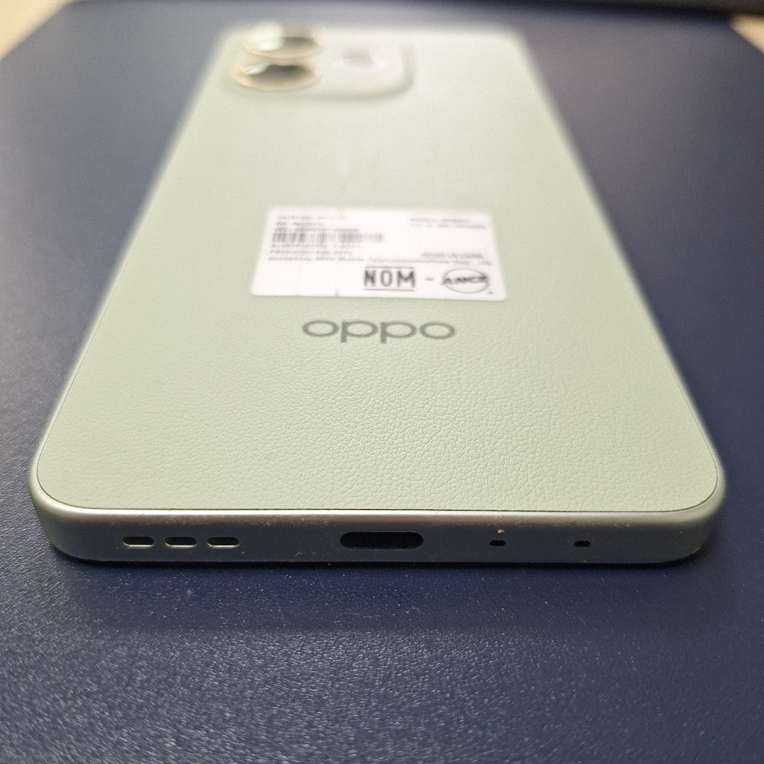CELULAR OPPO A5 PRO CPH2711 (2025) 256 GB 8 GB RAM (SEMINUEVO)
