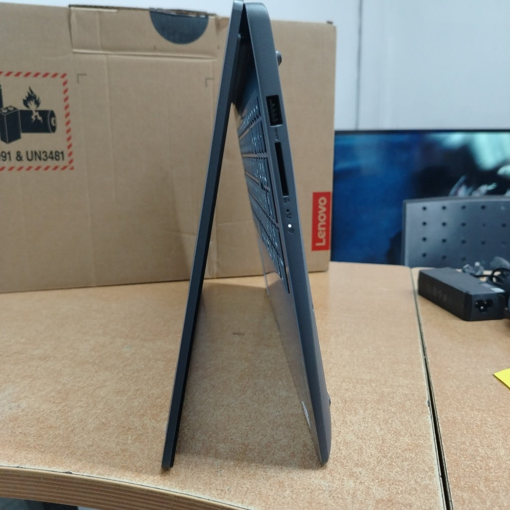 LAPTOP LENOVO IDEAPAD SLIM 3 15IAH8 (2024) 512 GB SSD 8 GB RAM