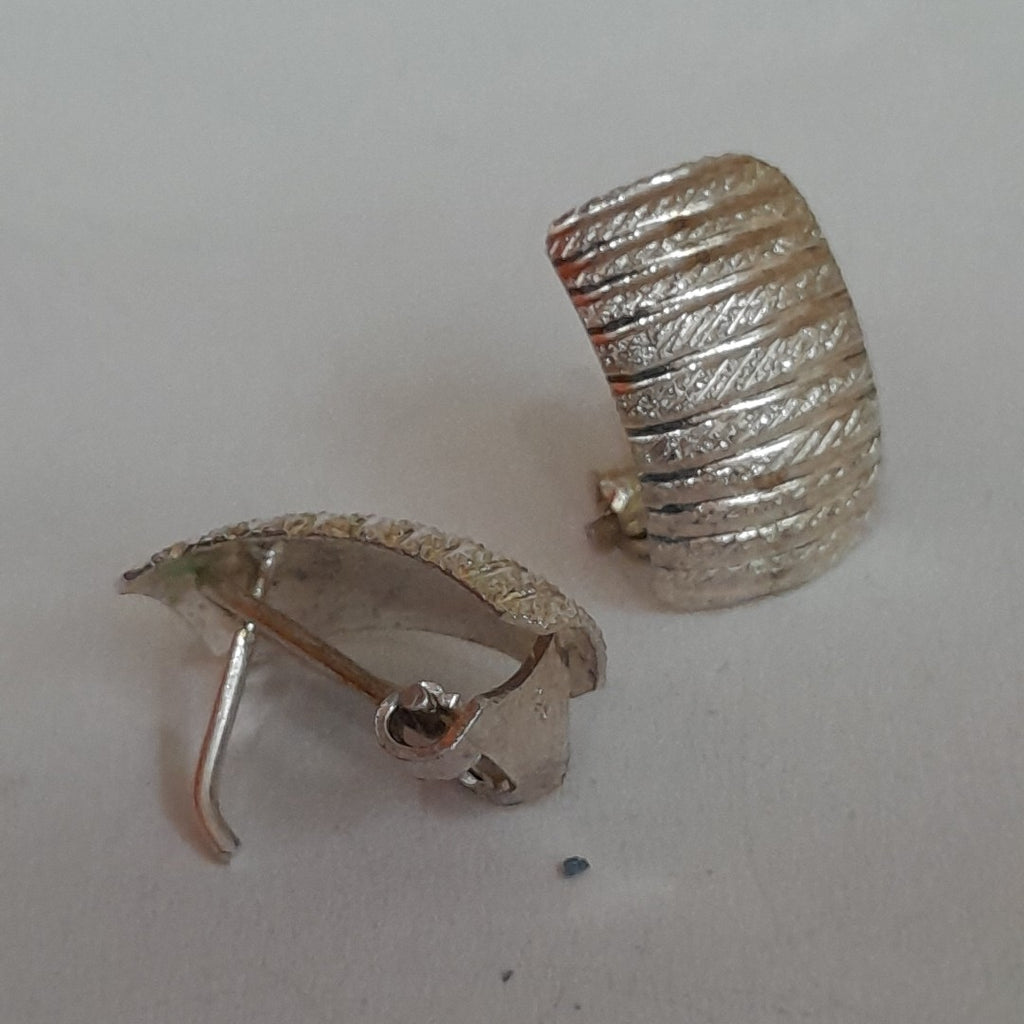 ARETES PAR PLATA 2,60 GRMS (SEMINUEVO)