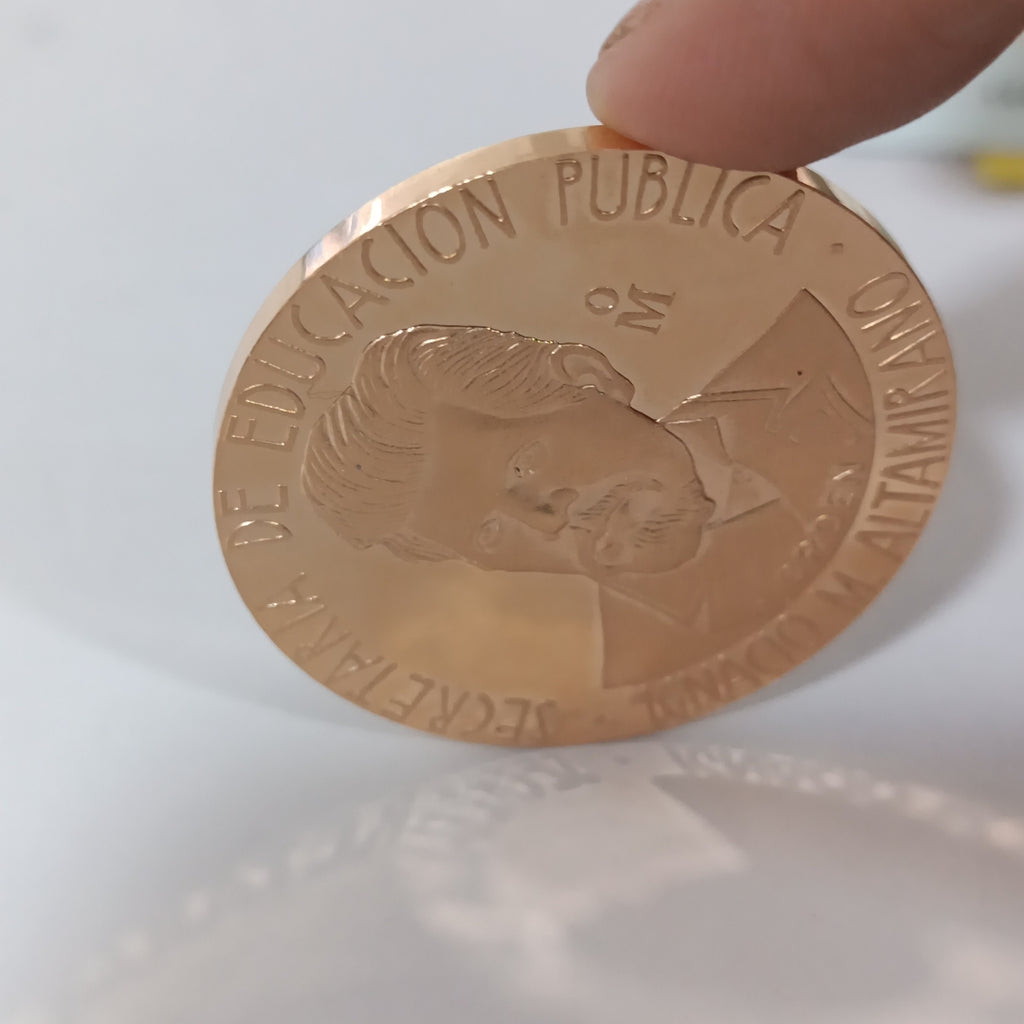 MEDALLA CONMEMORATIVA ORO 21 K 41.9 GRMS (SEMINUEVO)