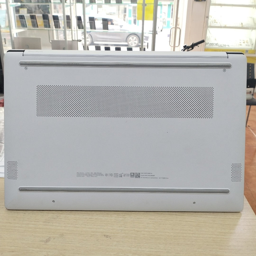 LAPTOP HP OMNIBOOK 3 NGAI 15-FN0051LA (2025) 512 GB SSD 16 GB RAM (SEMINUEVO)