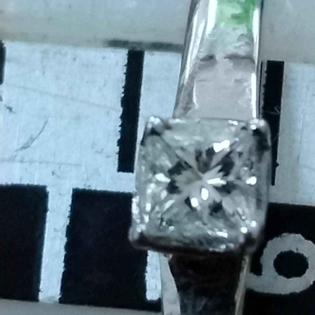 SOLITARIO ORO, ORO BLANCO 14 K 0.9 GRMS (SEMINUEVO)