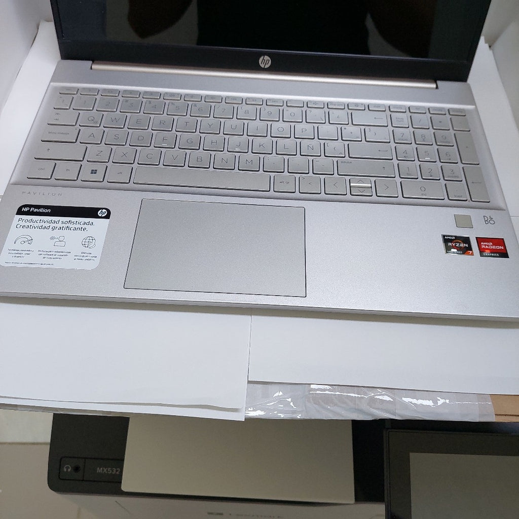 LAPTOP HP PAVILION 15-EH1021LA (2023) 512 GB SSD 8 GB RAM (SEMINUEVO)