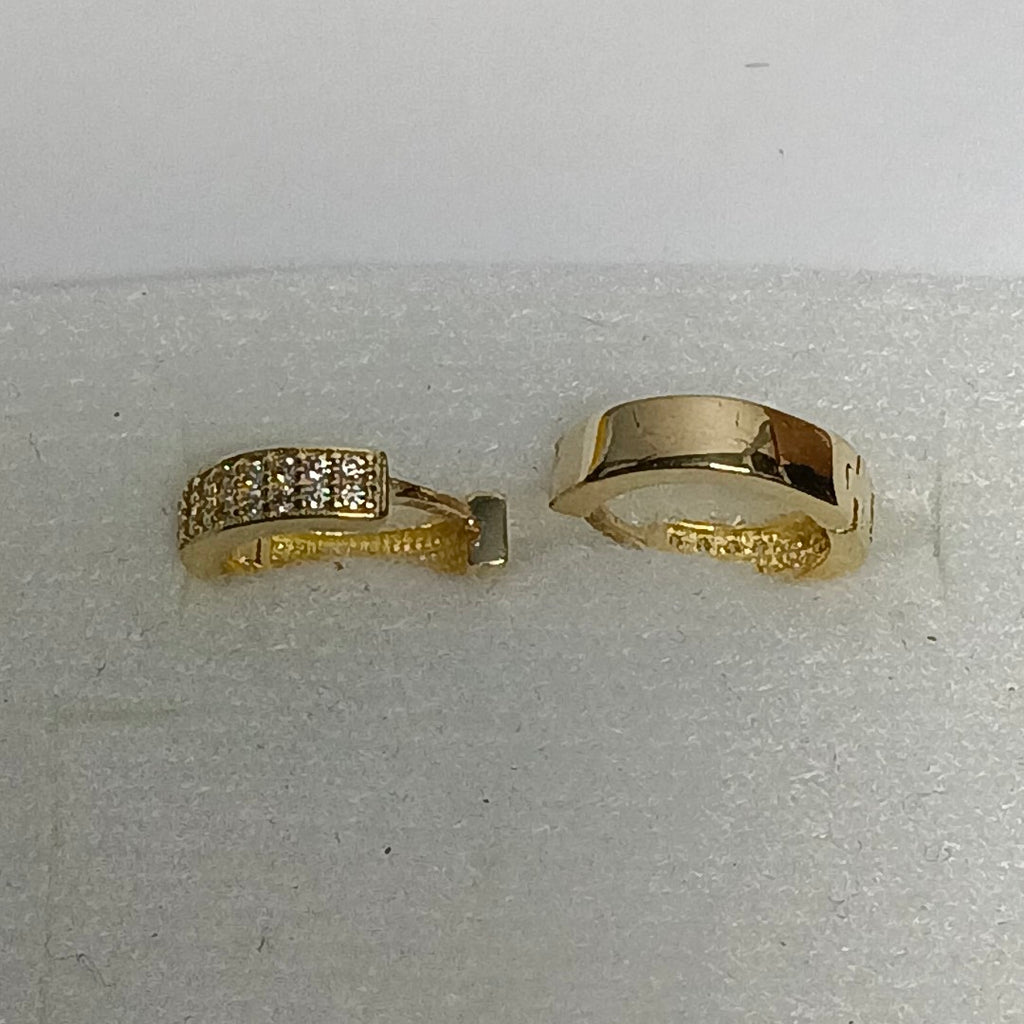 ARETES HUGGIES C CIRCONIAS 14K 2.2 GR (NUEVO)
