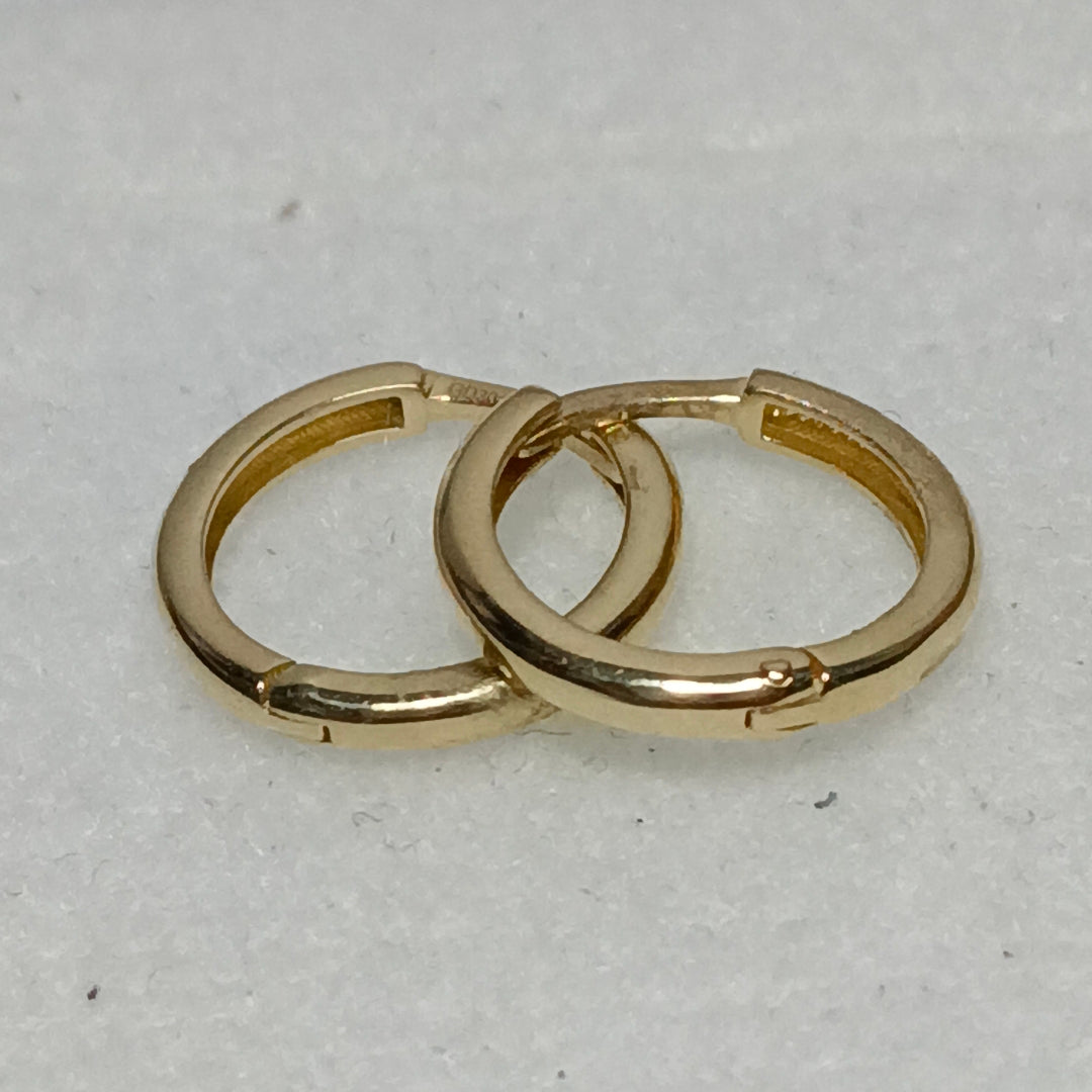 ARETES HUGGIES LISAS 14K 1.5 GR (NUEVO)