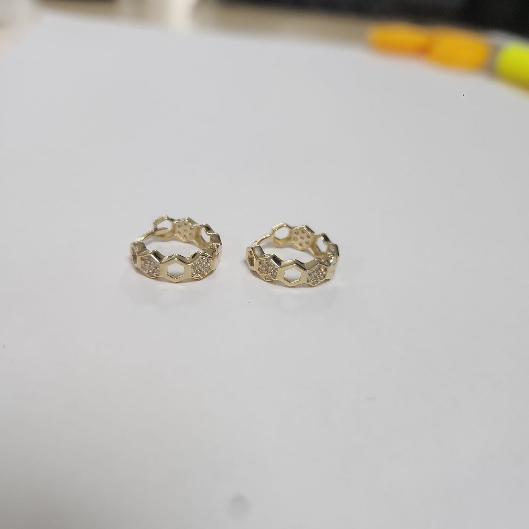 ARETES HUGGIES HEXAGONALES C CIRCONIAS 14K 2.5 GR (NUEVO)