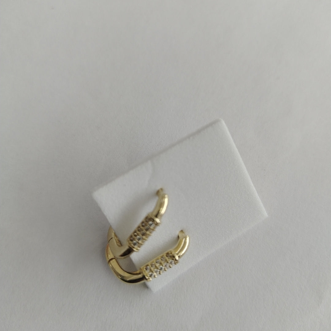 ARETES HUGGIES OVALADA C CIRCONIAS 14K 2.5 GR (NUEVO)