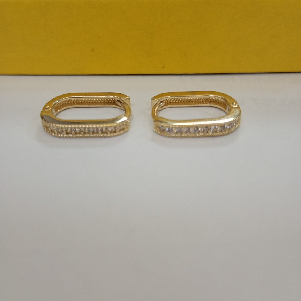ARETES HUGGIES OVALADA C CIRCONIAS 14K 2.5 GR (NUEVO)