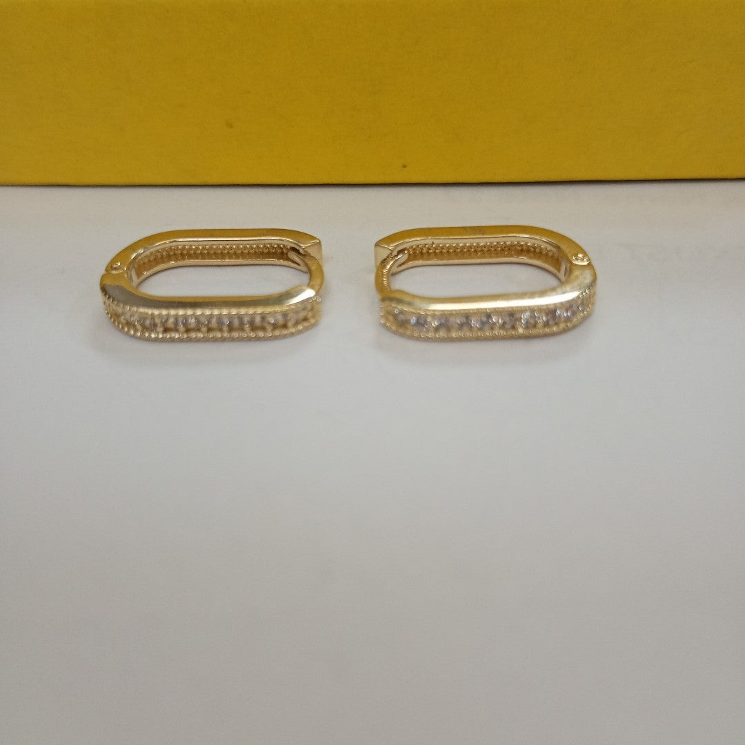 ARETES HUGGIES OVALADA C CIRCONIAS 14K 2.5 GR (NUEVO)