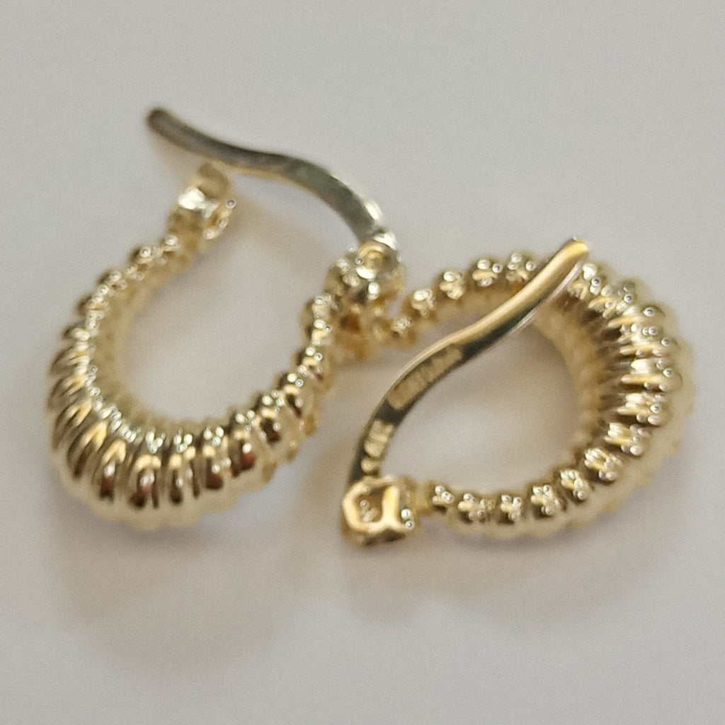 ARETES ARRACADA ESTRIADAS 14K 1.1 GR (NUEVO)