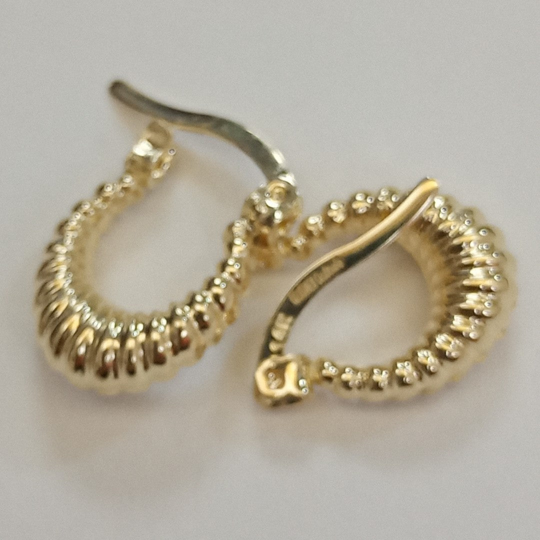 ARETES ARRACADA ESTRIADAS 14K 1.1 GR (NUEVO)