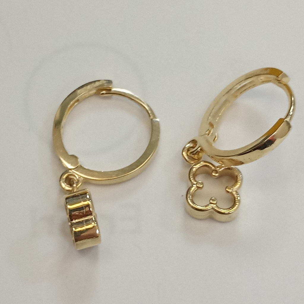 ARETES ARRACADAS CON DIJE 14K 2.4 GR (NUEVO)