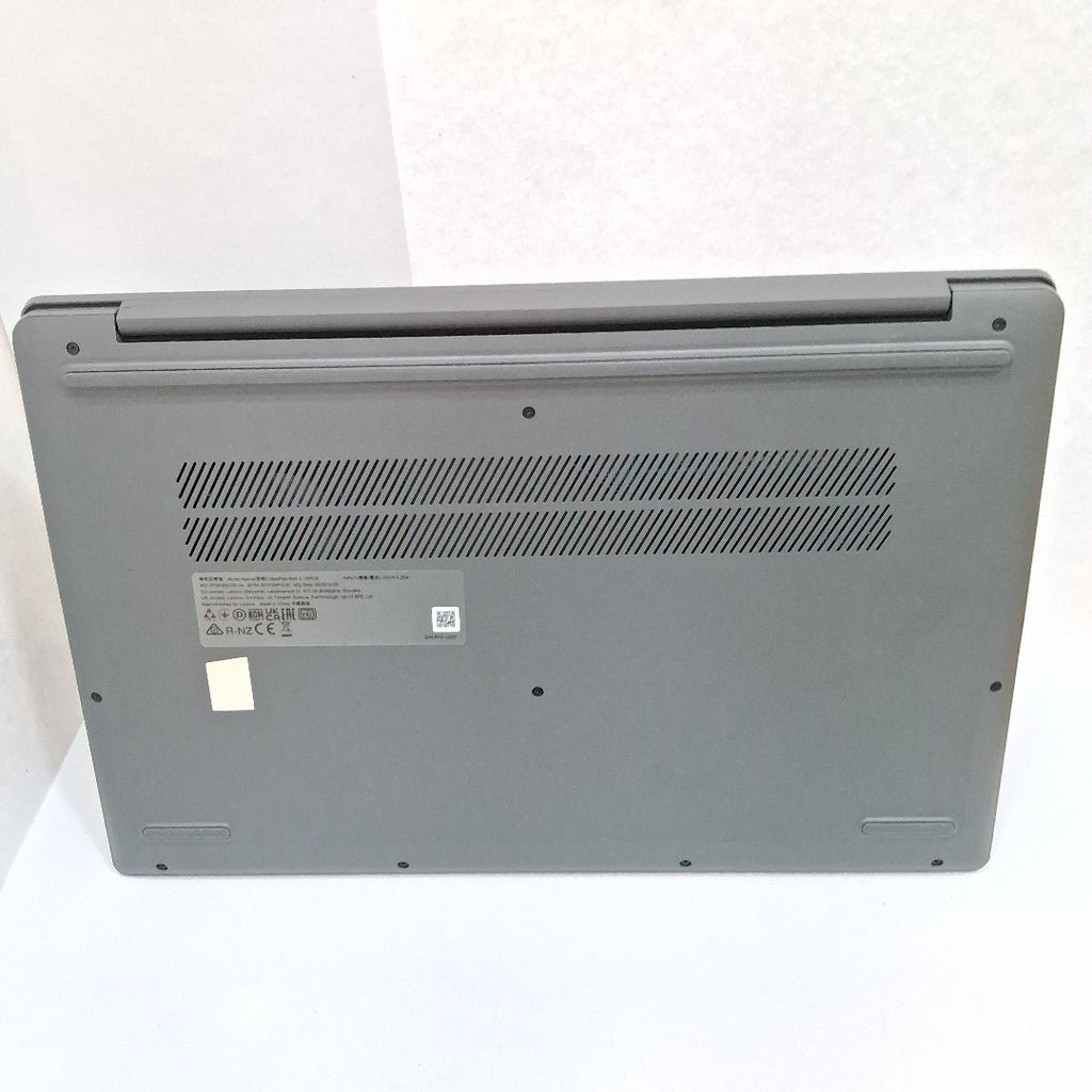 LAPTOP LENOVO IDEAPAD SLIM 3 15IRU8 (2025) 512 GB SSD 8 GB RAM (SEMINUEVO)