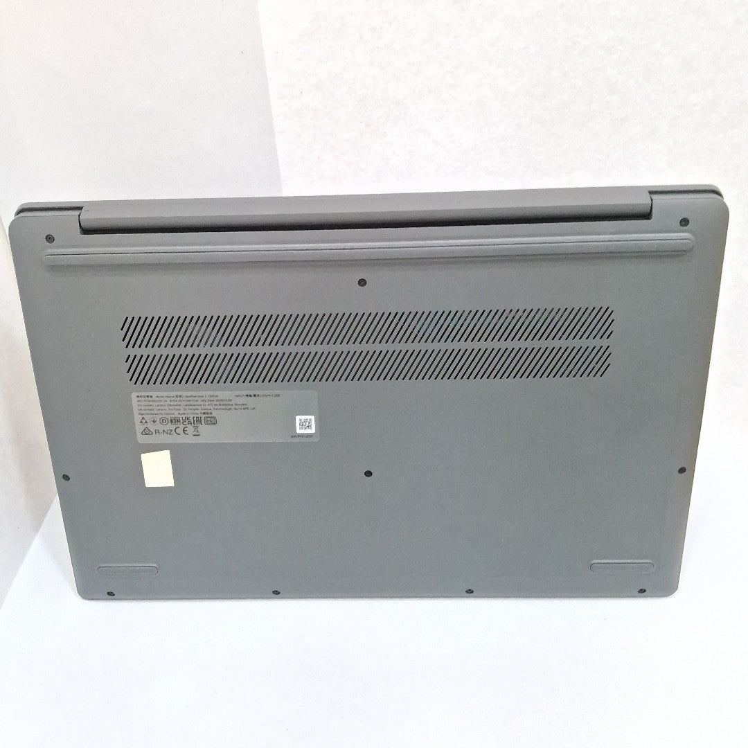 LAPTOP LENOVO IDEAPAD SLIM 3 15IRU8 (2025) 512 GB SSD 8 GB RAM (SEMINUEVO)