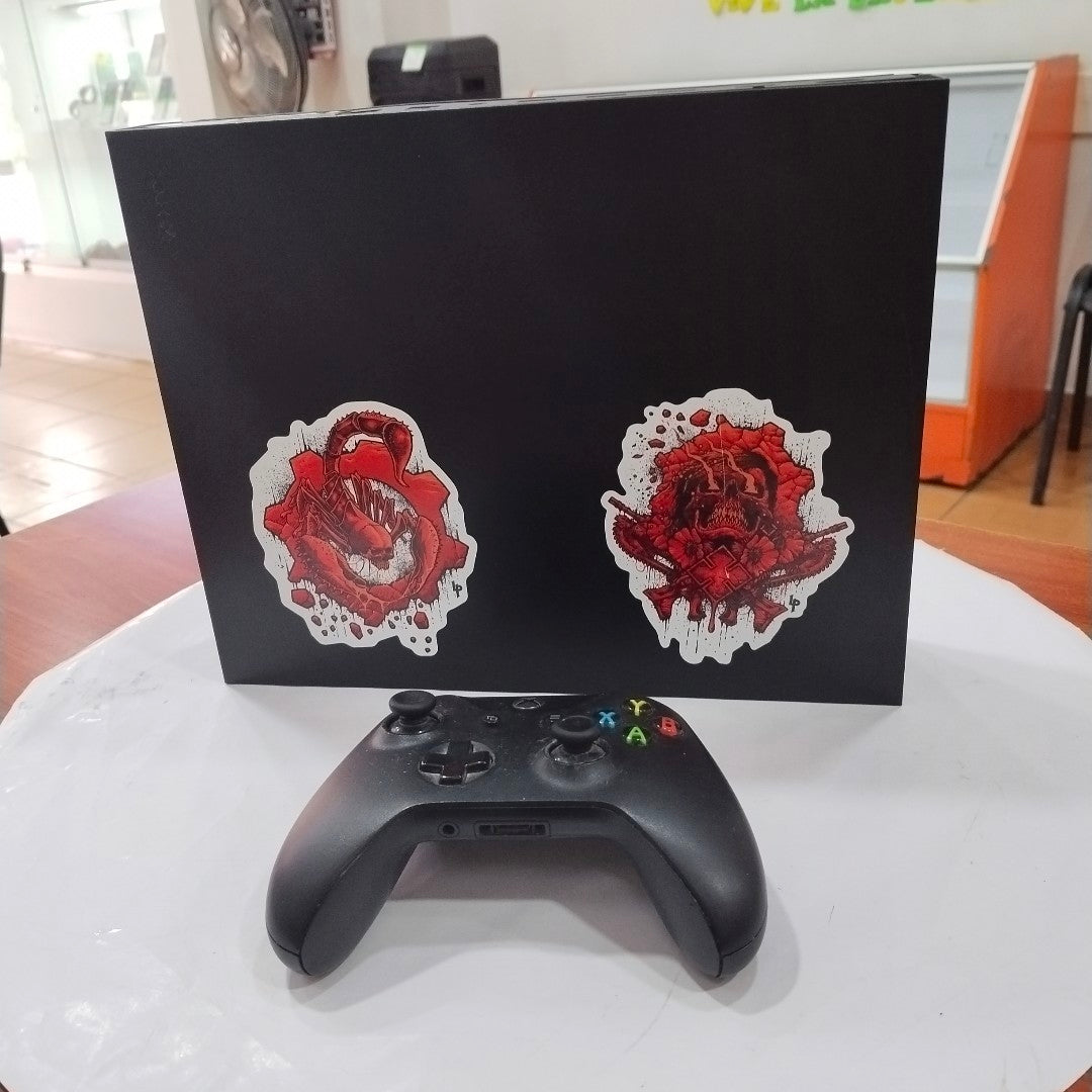 CONSOLA DE VIDEOJUEGO MICROSOFT XBOX ONE X 1 TB (SEMINUEVO)