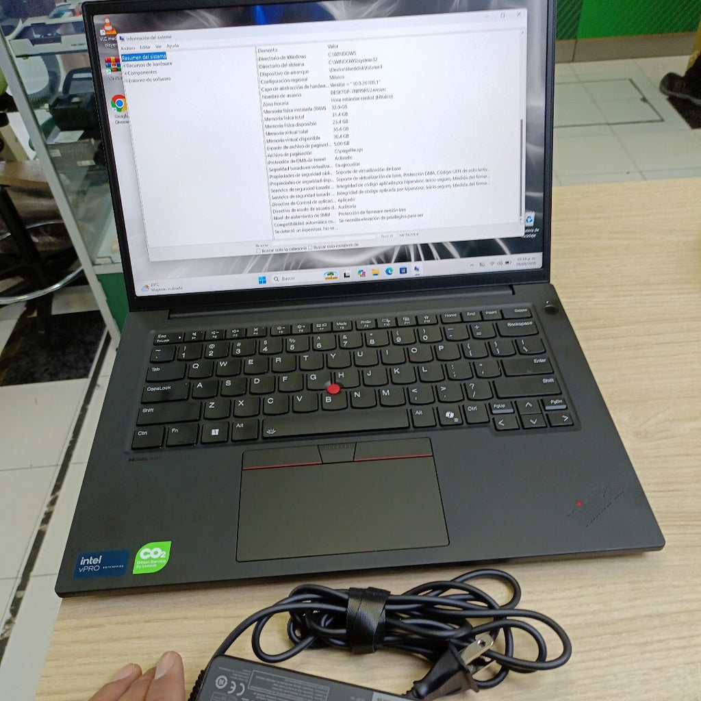 LAPTOP LENOVO THINKPAD P14S GEN 5 (2024) 1 TB SSD 32 GB RAM (SEMINUEVO)