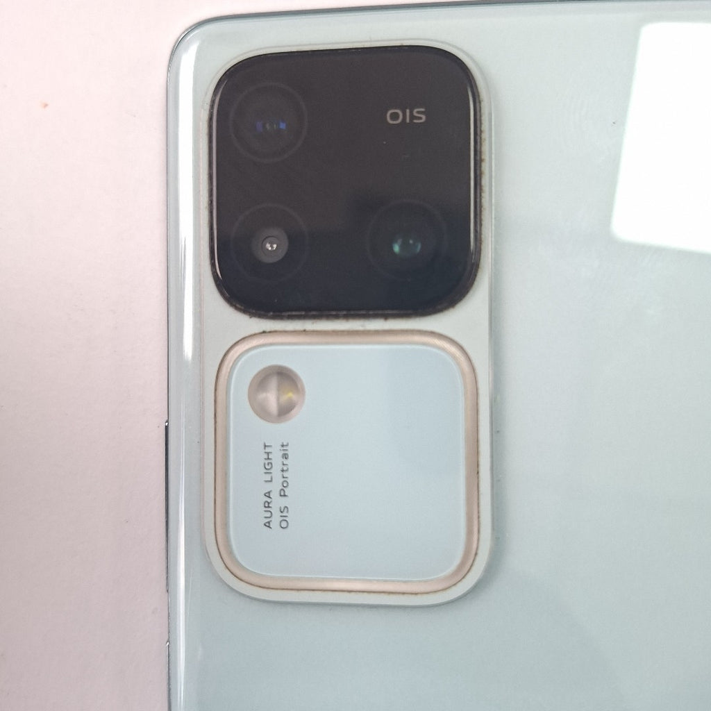 CELULAR VIVO V30 V2318 (2024) 512 GB 12 GB RAM (SEMINUEVO)
