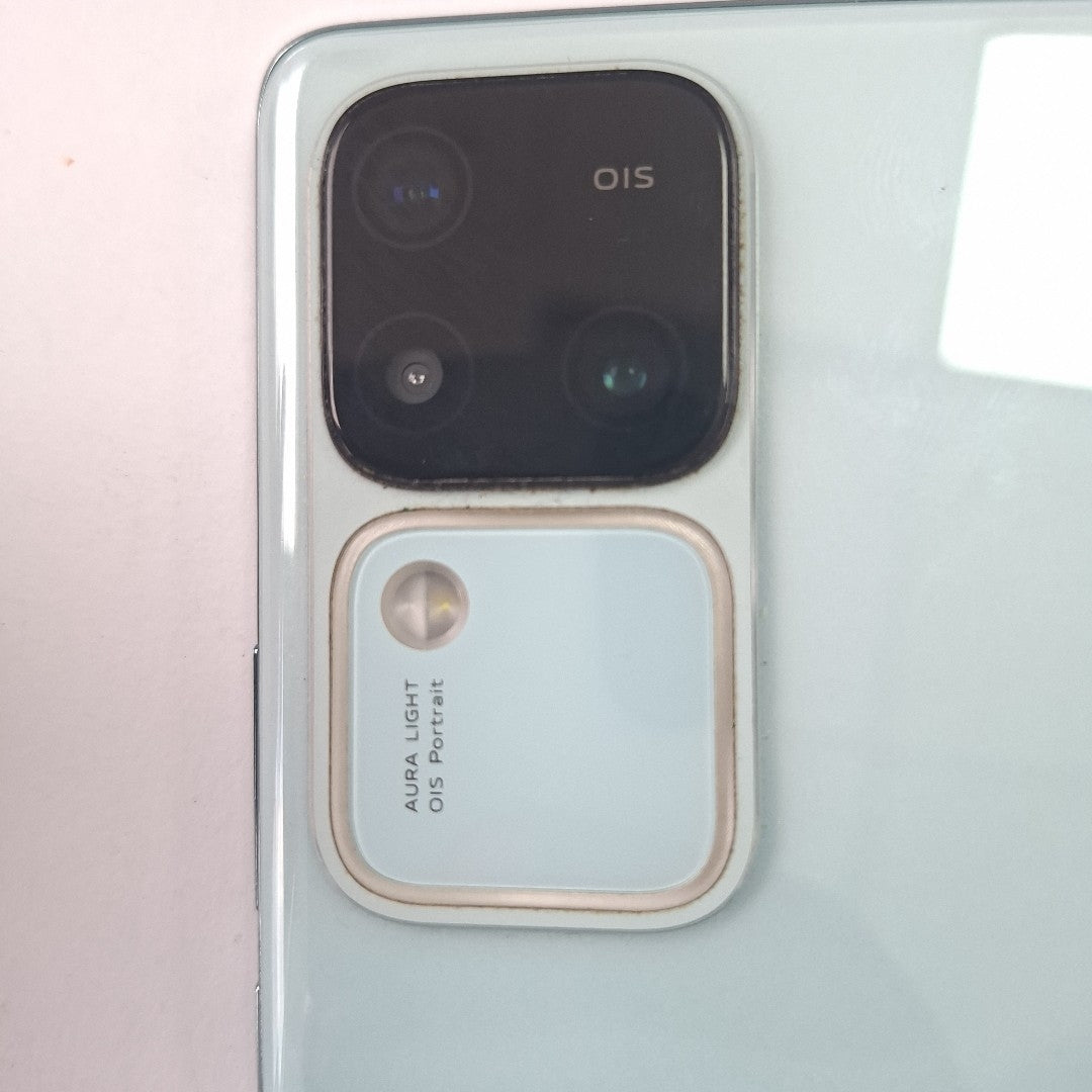 CELULAR VIVO V30 V2318 (2024) 512 GB 12 GB RAM (SEMINUEVO)