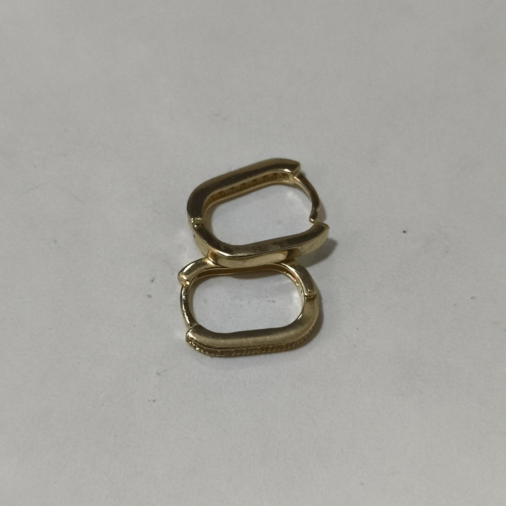 ARETES HUGGIES OVALADA C CIRCONIAS 14K 2.3 GR (NUEVO)