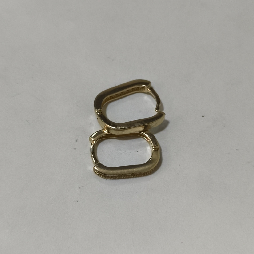 ARETES HUGGIES OVALADA C CIRCONIAS 14K 2.3 GR (NUEVO)