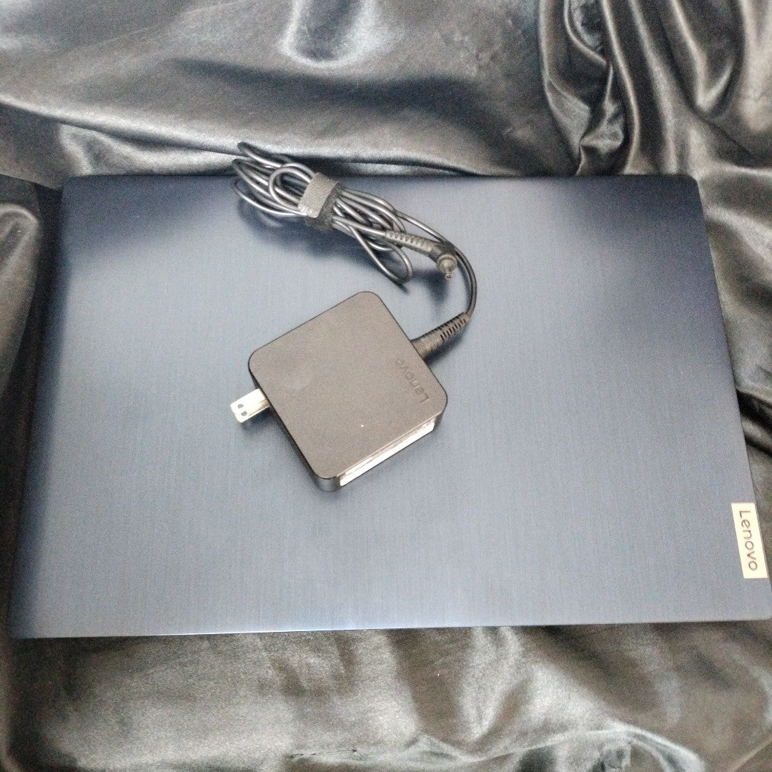 LAPTOP LENOVO IDEAPAD 3 15IAU7 (2023) 256 GB SSD 8 GB RAM (SEMINUEVO)