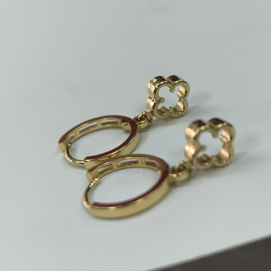 ARETES ARRACADAS CON DIJE 14K 2.4 GR (NUEVO)