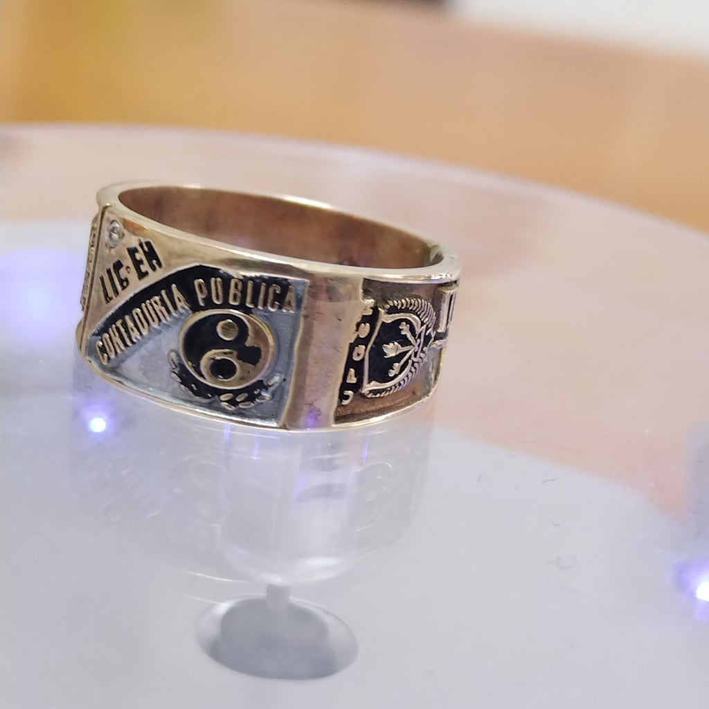 ANILLO DE GRADUACIÓN ORO 8 K 6.3 GRMS (SEMINUEVO)