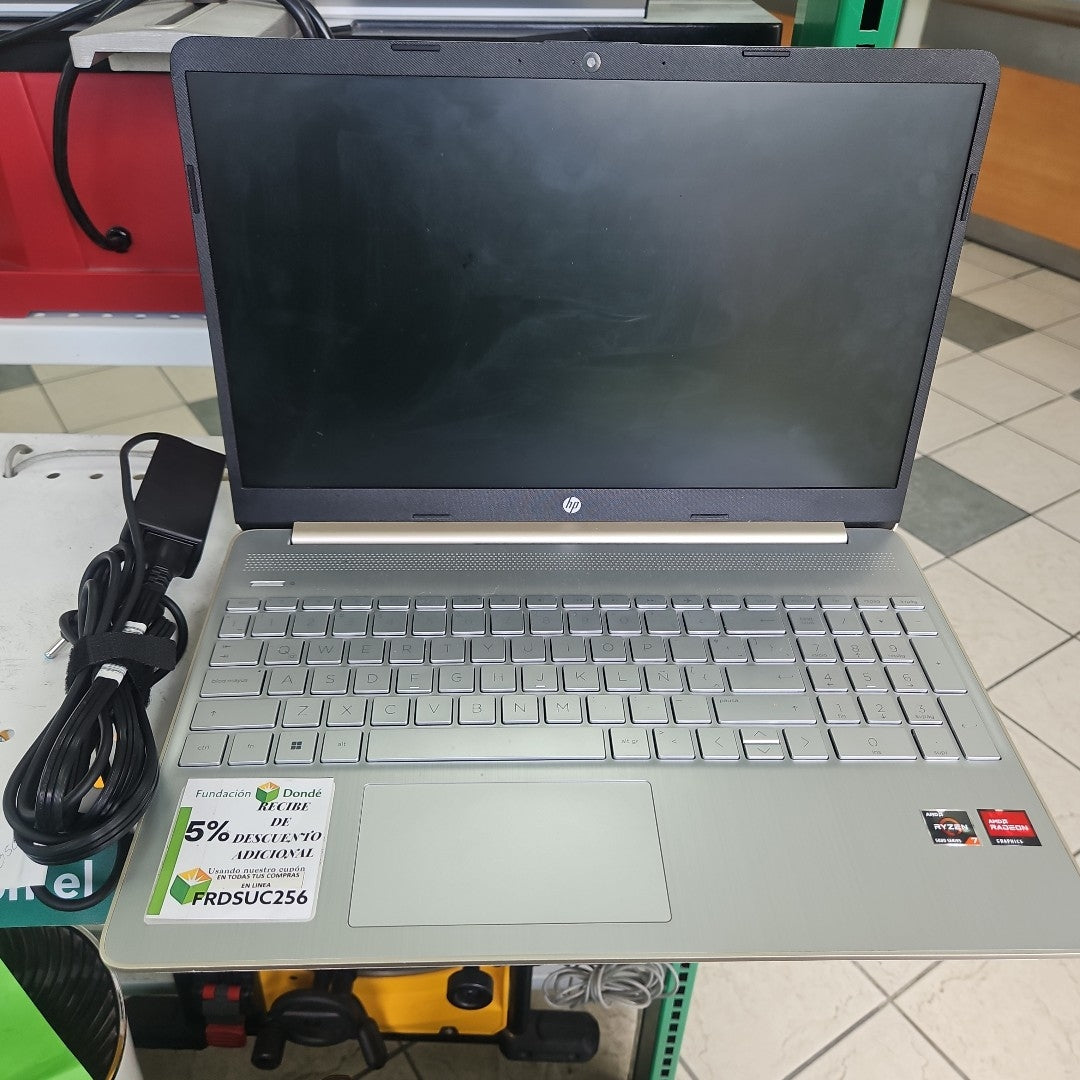 LAPTOP HP 15-EF2552LA (2024) 512 GB SSD 8 GB RAM (SEMINUEVO)