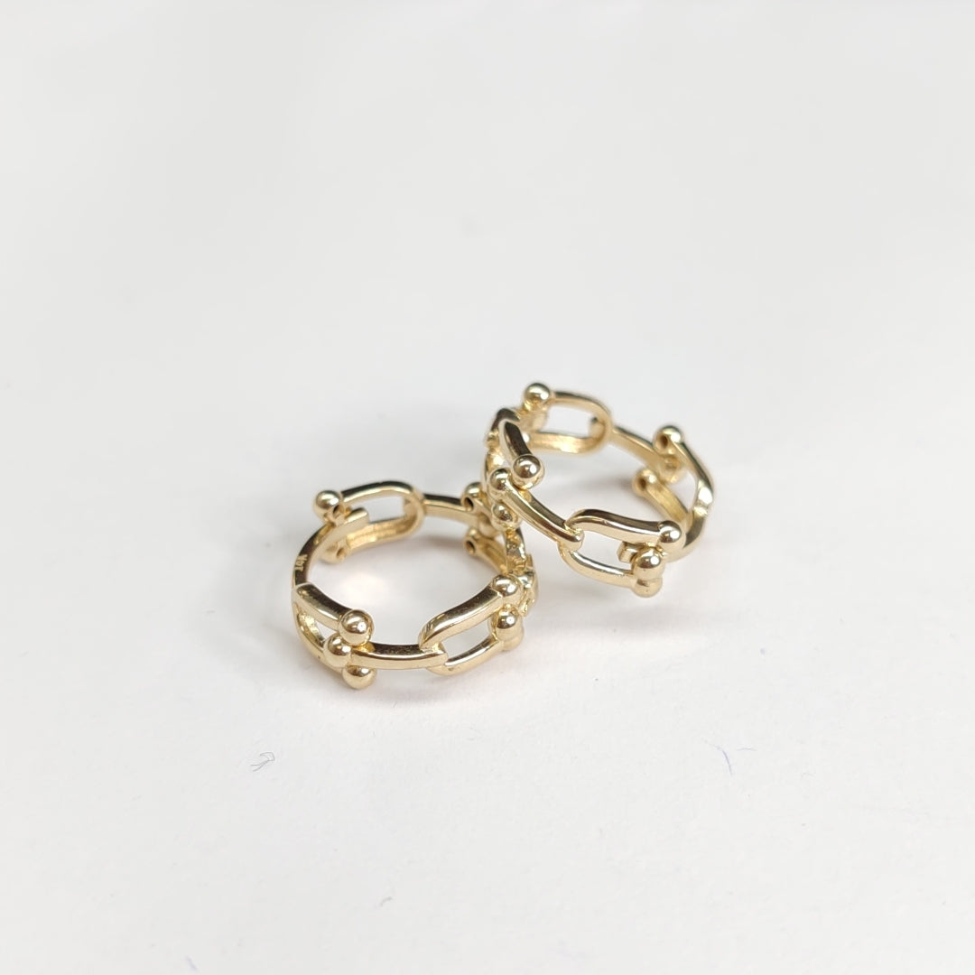 HUGGIES ORO 14K 2.4 (NUEVO)
