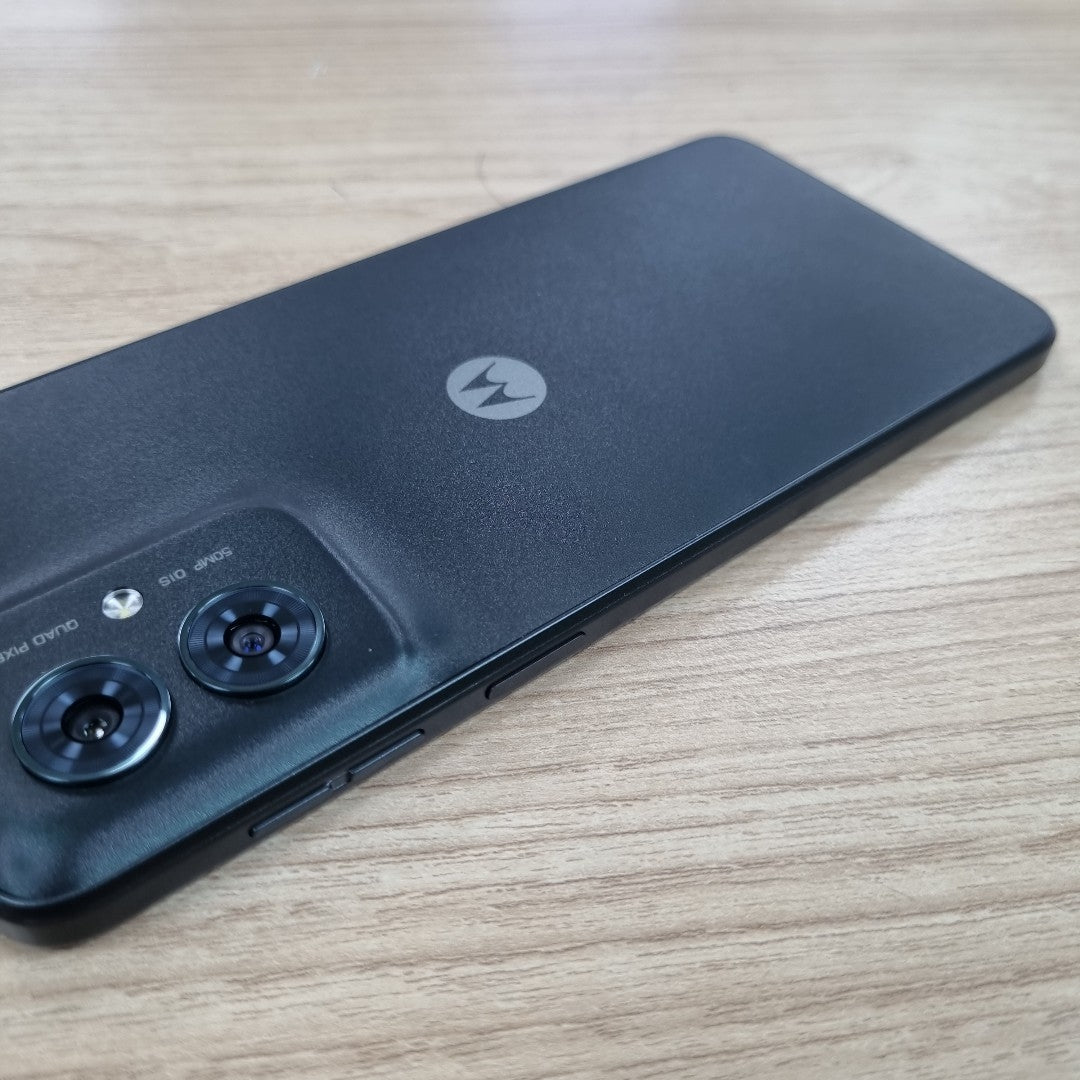 CELULAR MOTOROLA MOTO G55 5G XT2435-2 (2024) 256 GB 8 GB RAM (SEMINUEVO)